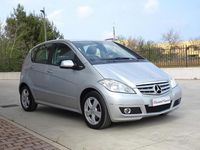 Usata Mercedes A180 Avantgarde 109 CV (80 kW) 2012 Grigio Berlina