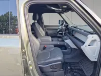 Käytetty Land Rover Defender SE 249 HP (183 kW) 2022 Vihreä Katumaasturi