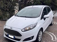 Usata Ford Fiesta Titanium 97 CV (71 kW) 2014 Bianco Utilitaria