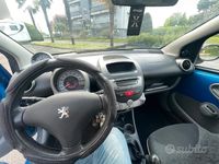 Usata Peugeot 107 68 CV (50 kW) 2010 Blu Utilitaria