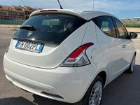 Usata Lancia Ypsilon Gold 95 CV (69 kW) 2017 Bianco Utilitaria