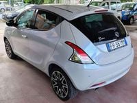 Usata Lancia Ypsilon 69 CV (50 kW) 2017 Blu/azzurro Utilitaria