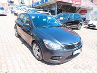 Begagnad Kia Ceed 90 HK (66 kW) 2010 Grå Halvkombi