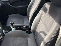 Usata Ford Focus 100 CV (73 kW) 2003 Grigio Station wagon