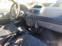 Usata Renault Clio II 82 CV (60 kW) 2006 Grigio Berlina