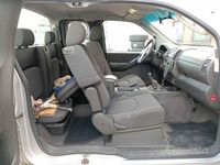 Usata Nissan Navara 190 CV (139 kW) 2005 Grigio Pick-up