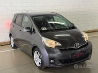 Usata Toyota Verso-S Active 99 CV (72 kW) 2011 Grigio Monovolume