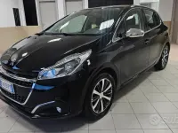 Usata Peugeot 208 Allure 75 CV (55 kW) 2015 Nero Utilitaria