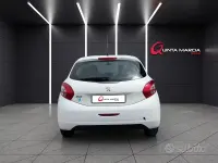 Usata Peugeot 208 Active 82 CV (60 kW) 2013 Bianco Utilitaria
