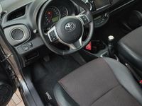 Usata Toyota Yaris 99 CV (72 kW) 2013 Grigio Utilitaria