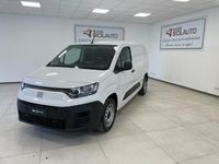 Usata Fiat Doblò 131 CV (96 kW) 2023 Bianco pastello Monovolume