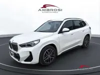 Nuova BMW X1 M Sport 245 CV (180 kW) 2026 Alpin white pastello SUV