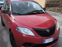 Usata Lancia Ypsilon 69 CV (50 kW) 2019 Rosso Utilitaria
