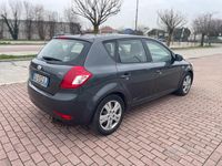 Usata Kia Ceed GT LX 90 CV (66 kW) 2010 Marrone Berlina