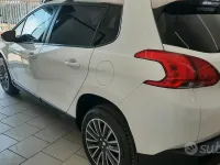 Usata Peugeot 2008 Allure 92 CV (67 kW) 2014 Bianco SUV