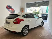 Usata Ford Focus Titanium 116 CV (85 kW) 2011 Bianco Berlina