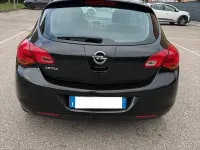 Usata Opel Astra 101 CV (74 kW) 2012 Grigio Berlina
