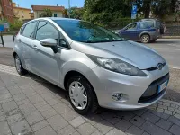 Usata Ford Fiesta 75 CV (55 kW) 2013 Argento Utilitaria