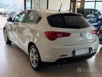 Gebraucht Alfa Romeo Giulietta Distinctive 105 PS (77 kW) 2013 Weiß Kleinwagen
