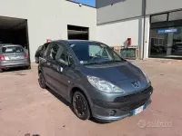 Usata Peugeot 1007 73 CV (53 kW) 2006 Marrone Monovolume