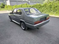 Usata Alfa Romeo 90 Quadrifoglio 156 CV (114 kW) 1986 Grigio neutro doppio strato Berlina