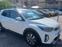 Używany Kia Stonic Style 84 KM (61 kW) 2023 Biały SUV