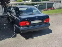 Usata Mercedes E250 Elegance 136 CV (100 kW) 1997 Blu Berlina