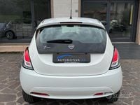 Usata Lancia Ypsilon Silver 69 CV (50 kW) 2016 Bianco Utilitaria