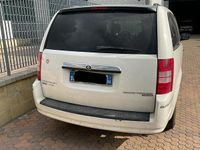 Usata Chrysler Voyager 163 CV (119 kW) 2010 Bianco Monovolume