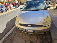 Usata Ford Fiesta 90 CV (66 kW) 2004 Grigio Utilitaria