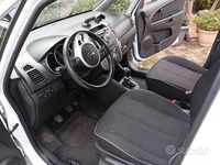 Usata Kia Venga 90 CV (66 kW) 2013 Bianco Utilitaria
