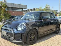 Usata Mini Cooper SE Classic 75 kW (102 CV) 2022 Blu Utilitaria