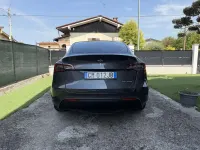 Usata Tesla Model Y 189 kW (258 CV) 2023 Grigio SUV