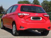 Usata Toyota Yaris Cool 72 CV (52 kW) 2019 Rosso Berlina