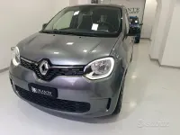 Usata Renault Twingo Techno 30 kW (42 CV) 2023 Grigio Utilitaria