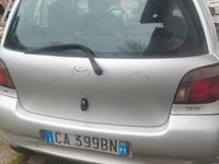 Usata Toyota Yaris 68 CV (50 kW) 2002 Grigio Utilitaria