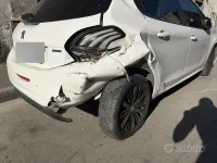 Usata Peugeot 208 75 CV (55 kW) 2015 Bianco Utilitaria