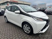 Usata Toyota Aygo X-play 69 CV (50 kW) 2017 Bianco Utilitaria