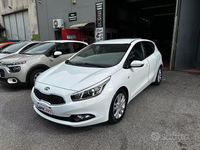 Begagnad Kia Ceed 110 HK (80 kW) 2013 Vit Halvkombi