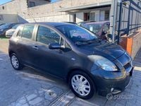 Usata Toyota Yaris 90 CV (66 kW) 2010 Grigio Berlina