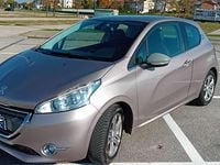 Usata Peugeot 208 Allure 82 CV (60 kW) 2013 Oro Utilitaria