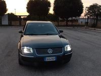 Usata VW Passat 101 CV (74 kW) 2005 Grigio Berlina