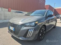 Usata Peugeot 208 Allure 101 CV (74 kW) 2025 Grigio Utilitaria