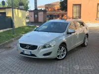 Usata Volvo V60 R-Design 215 CV (158 kW) 2011 Grigio Station wagon
