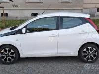 Usata Toyota Aygo Connect Style 72 CV (52 kW) 2019 Bianco Utilitaria