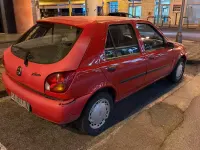 Usata Ford Fiesta 75 CV (55 kW) 1998 Rosso Utilitaria