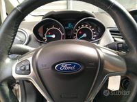 usata Ford Fiesta 5ª serie - 2015