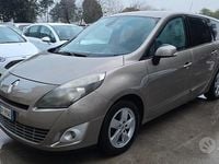 Usata Renault Grand Scénic III 105 CV (77 kW) 2009 Giallo Monovolume