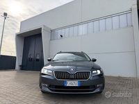 Usata Skoda Superb Style 150 CV (110 kW) 2017 Grigio Station wagon