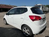 Usata Kia Venga Active 90 CV (66 kW) 2011 Bianco Utilitaria